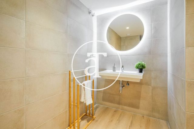 Monthly rental duplex with 3 bedrooms and interior courtyard in Hospitalet de Llobregat 37