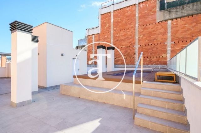 Monthly rental duplex with 3 bedrooms and interior courtyard in Hospitalet de Llobregat 43