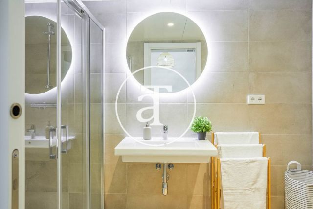 Monthly rental duplex with 3 bedrooms and interior courtyard in Hospitalet de Llobregat 21