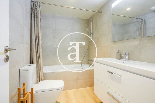 Monthly rental duplex with 3 bedrooms and interior courtyard in Hospitalet de Llobregat 31
