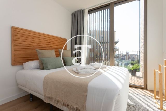 Monthly rental apartment with 2 bedrooms and 2 bathrooms with balcony and stunning views of the Sagrada Familia. 17