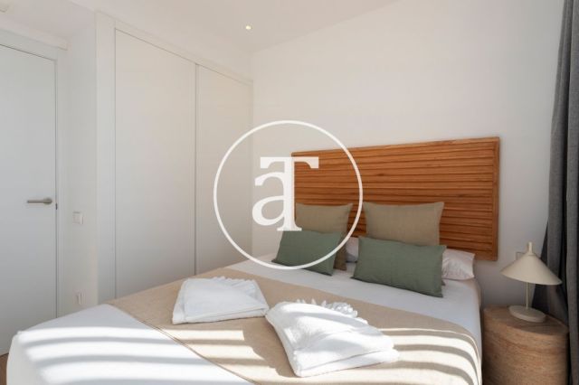 Monthly rental apartment with 2 bedrooms and 2 bathrooms with balcony and stunning views of the Sagrada Familia. 18