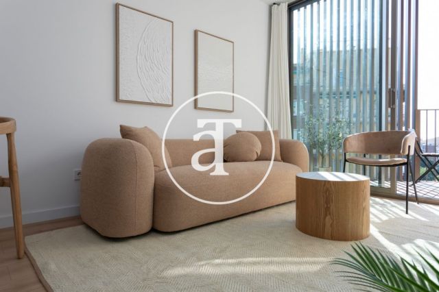 Monthly rental apartment with 2 bedrooms and 2 bathrooms with balcony and stunning views of the Sagrada Familia. 6