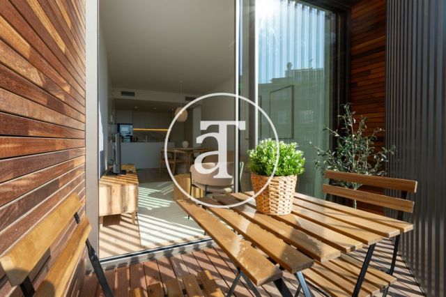 Monthly rental apartment with 2 bedrooms and 2 bathrooms with balcony and stunning views of the Sagrada Familia. 4