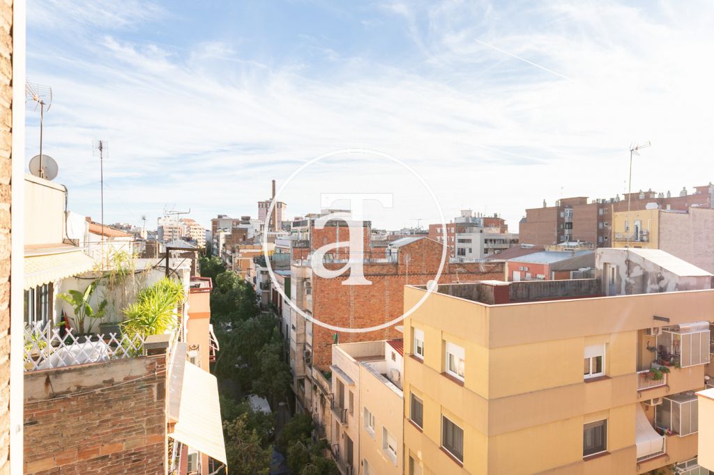 Appartement en location temporaire avec 1 chambre et 1 salle de bain, balcon et vue sur Collserola à Sants 4