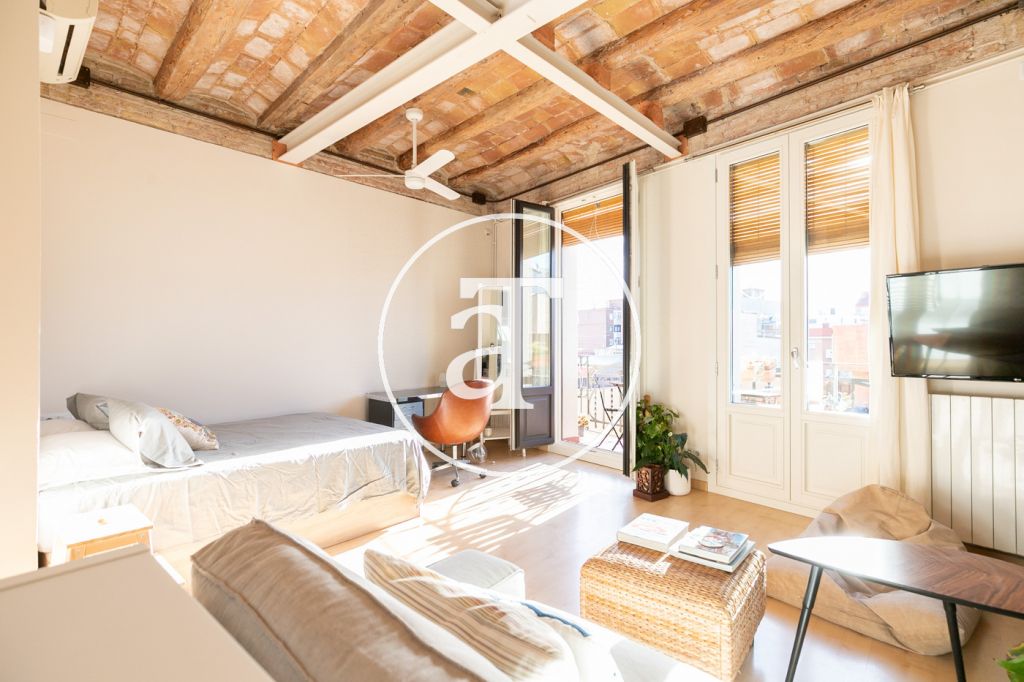 Appartement en location temporaire avec 1 chambre et 1 salle de bain, balcon et vue sur Collserola à Sants