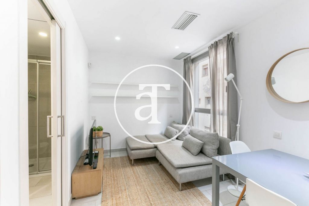 Duplex à louer temporairement avec 2 chambres et terrasse partagée à deux pas de la mer