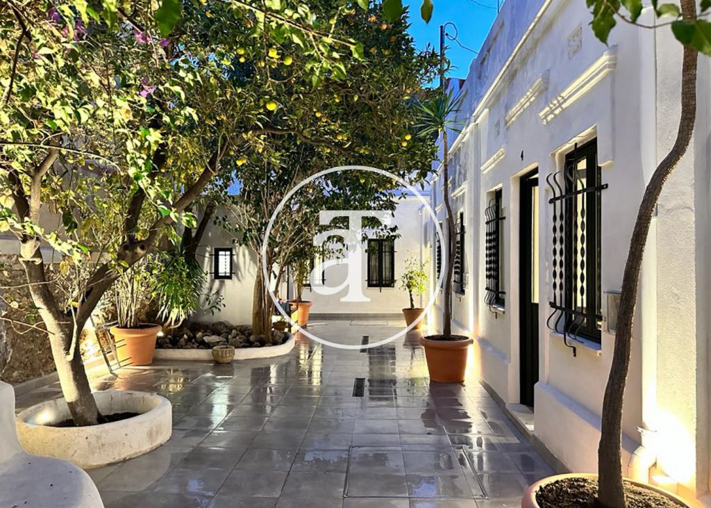 Casa de alquiler temporal con 1 habitación y terraza a unos pasos del Parc Güell