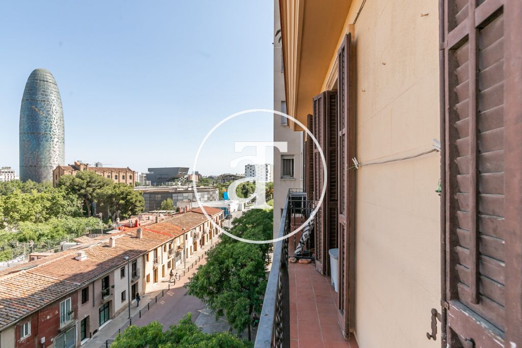 Appartement en location temporaire avec 2 chambres, 1 salle de bain et balcon à Clot