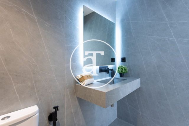 Piso de alquiler temporal de 3 habitaciones y 2 baños en el Eixample 20