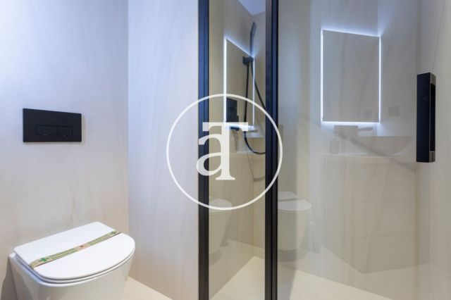 Piso de alquiler temporal de 3 habitaciones y 2 baños en el Eixample 25