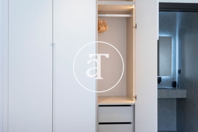 Piso de alquiler temporal de 3 habitaciones y 2 baños en el Eixample 18