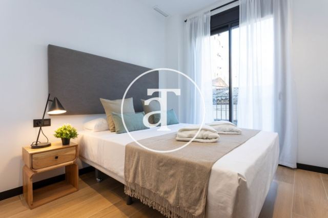 Piso de alquiler temporal de 3 habitaciones y 2 baños en el Eixample 21