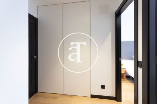 Piso de alquiler temporal de 3 habitaciones y 2 baños en el Eixample 14