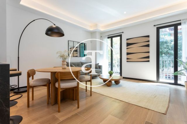 Piso de alquiler temporal de 3 habitaciones y 2 baños en el Eixample
