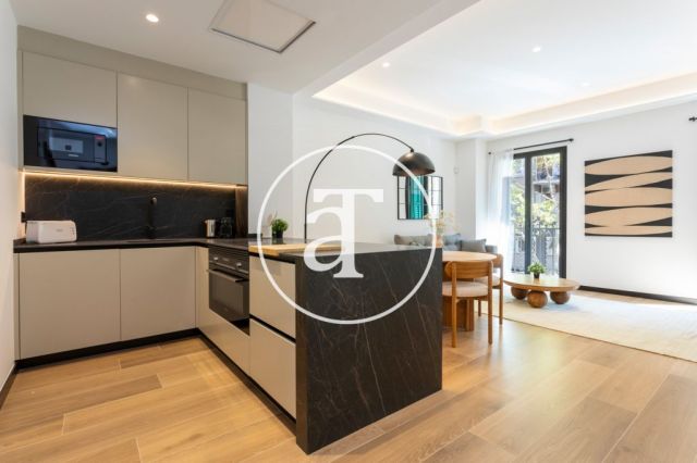 Piso de alquiler temporal de 3 habitaciones y 2 baños en el Eixample 9