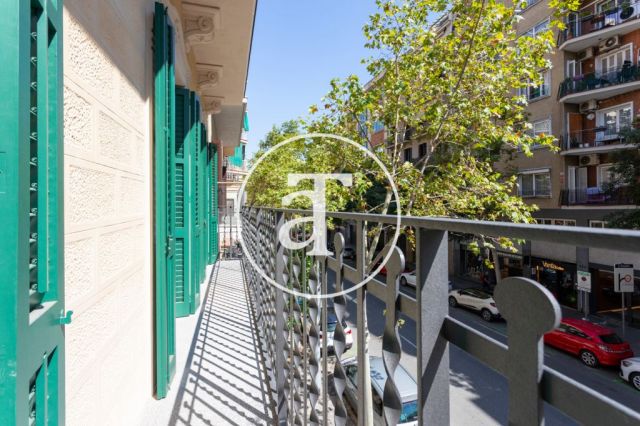 Piso de alquiler temporal de 3 habitaciones y 2 baños en el Eixample 4