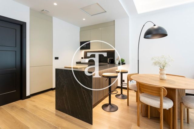 Piso de alquiler temporal de 3 habitaciones y 2 baños en el Eixample 12