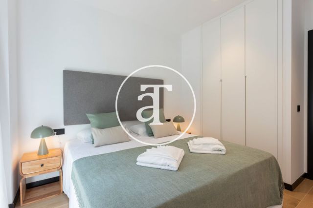 Piso de alquiler temporal de 3 habitaciones y 2 baños en el Eixample 27