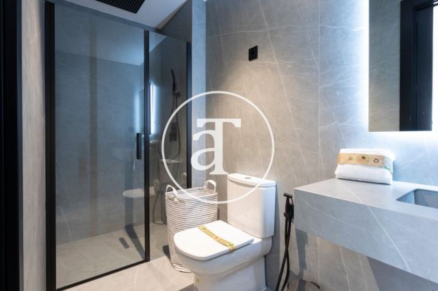 Piso de alquiler temporal de 3 habitaciones y 2 baños en el Eixample 19