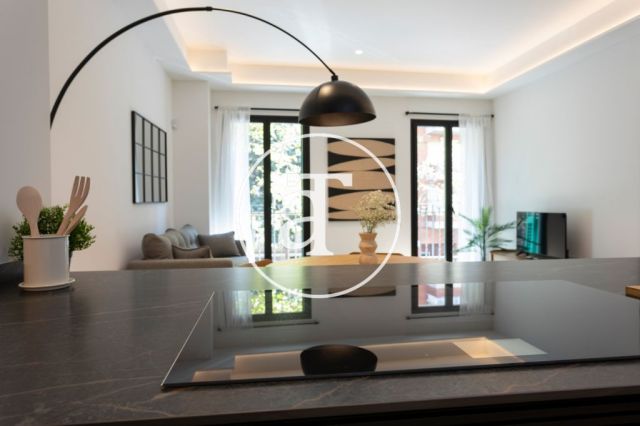 Piso de alquiler temporal de 3 habitaciones y 2 baños en el Eixample 8
