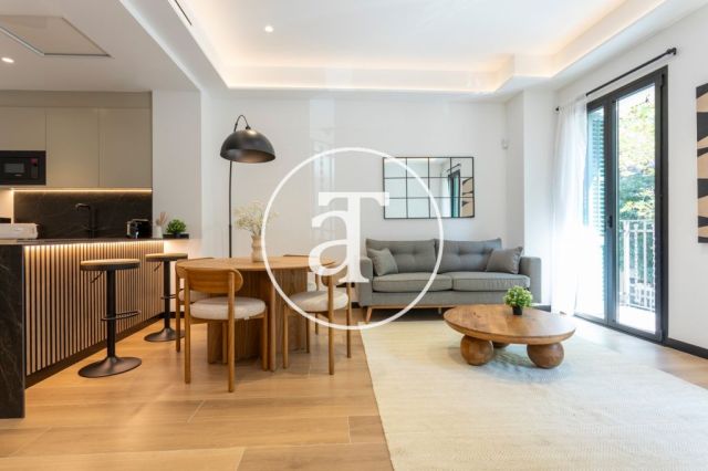 Piso de alquiler temporal de 3 habitaciones y 2 baños en el Eixample 2
