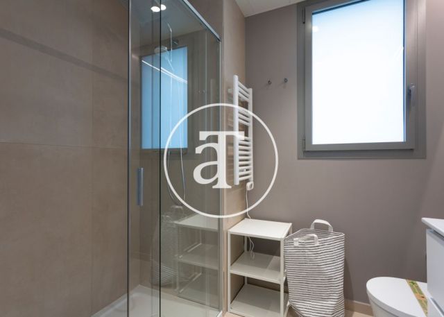 Piso de alquiler temporal de 3 habitaciones y piscina compartida a un paso de Av. Diagonal 30