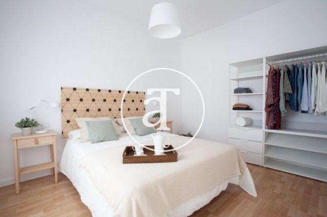 Ático de alquiler temporal con 2 habitaciones en Eixample Dreta 11