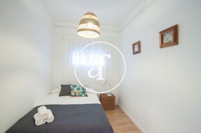 Ático de alquiler temporal con 2 habitaciones en Eixample Dreta 14