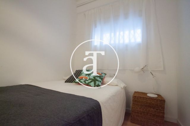 Ático de alquiler temporal con 2 habitaciones en Eixample Dreta 16