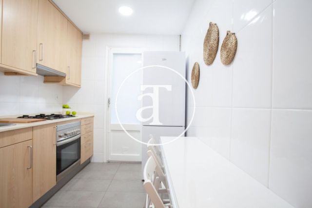 Ático de alquiler temporal con 2 habitaciones en Eixample Dreta 9