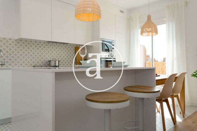 Monthly rental apartment with 2 bedrooms and terrace close to Verdaguer station 10