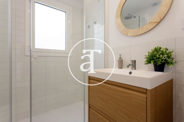 Monthly rental apartment with 2 bedrooms and terrace close to Verdaguer station 27