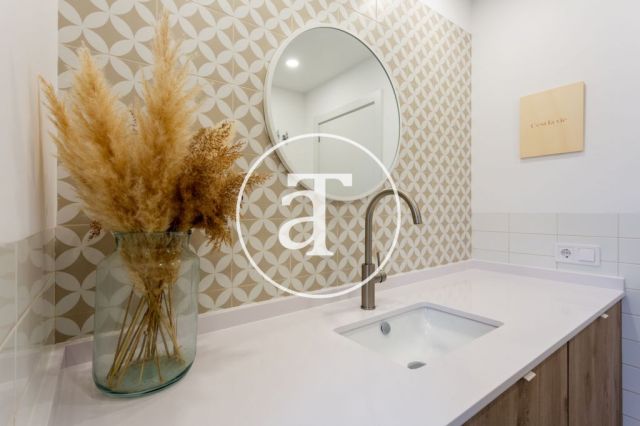 Monthly rental apartment with 2 bedrooms and terrace close to Verdaguer station 30