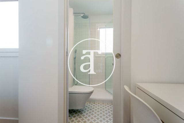 Monthly rental apartment with 2 bedrooms and terrace close to Verdaguer station 26
