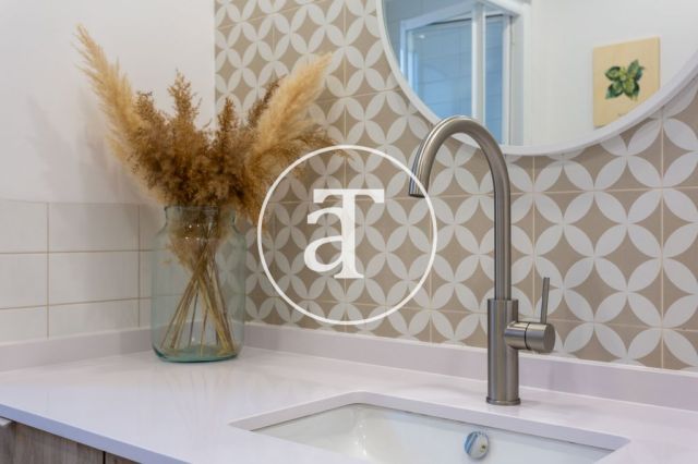 Monthly rental apartment with 2 bedrooms and terrace close to Verdaguer station 29