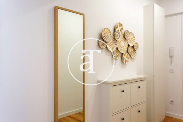 Monthly rental apartment with 2 bedrooms and terrace close to Verdaguer station 16