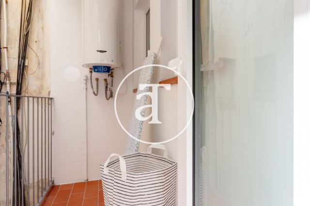 Monthly rental apartment with 2 bedrooms and terrace close to Verdaguer station 31