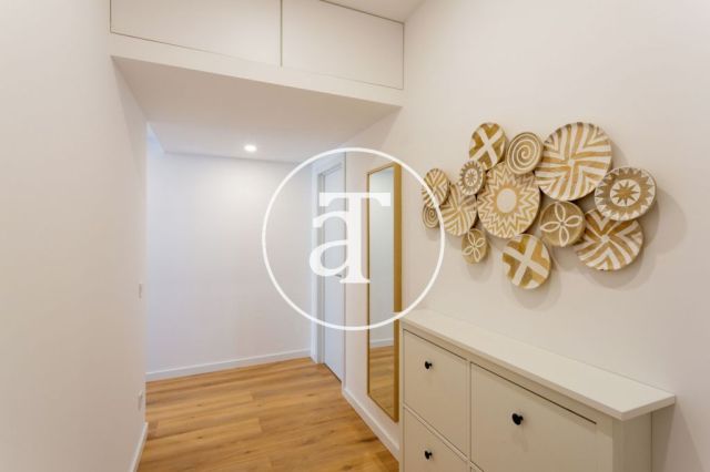 Monthly rental apartment with 2 bedrooms and terrace close to Verdaguer station 17