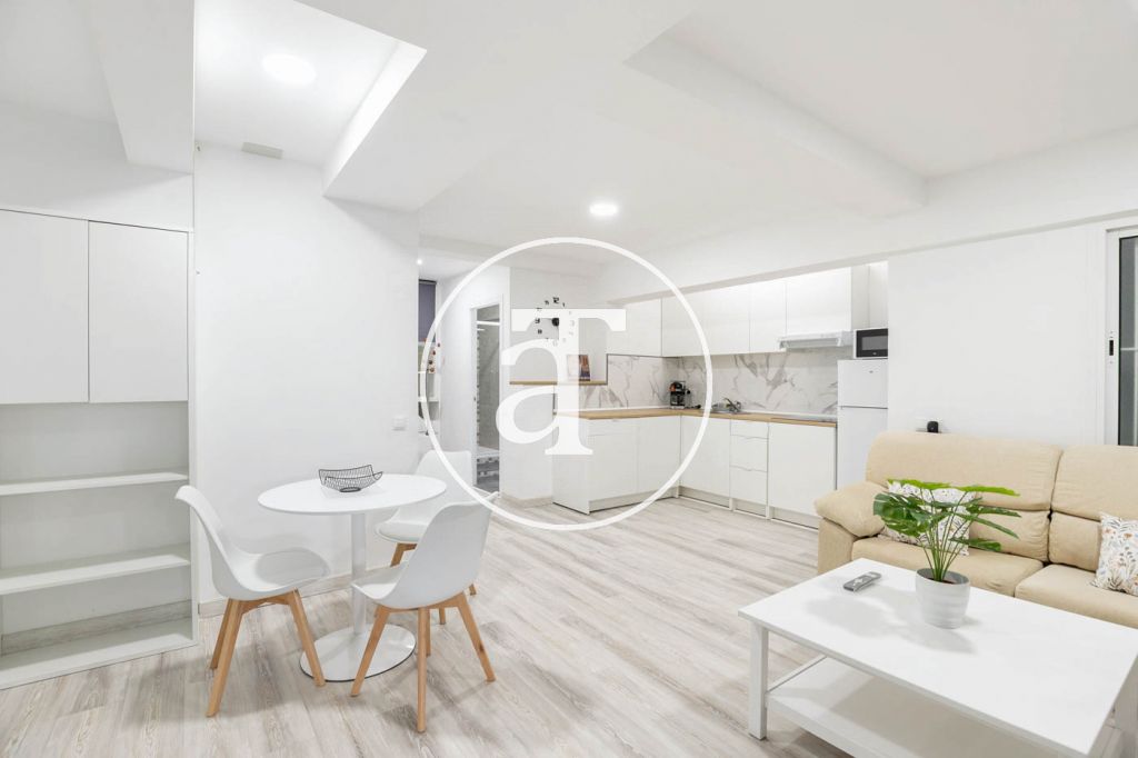 Monthly rental apartment with 1 bedroom and 1 bathroom with access to a private terrace, just a stone's throw from La Sagrada Família.