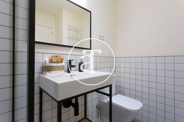Piso de alquiler temporal de  2 habitaciones en Eixample Dreta 24