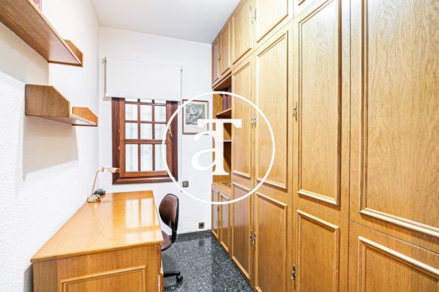 Appartement de 2 chambres et 2 salles de bains à louer à Eixample Esquerra, Barcelone 17