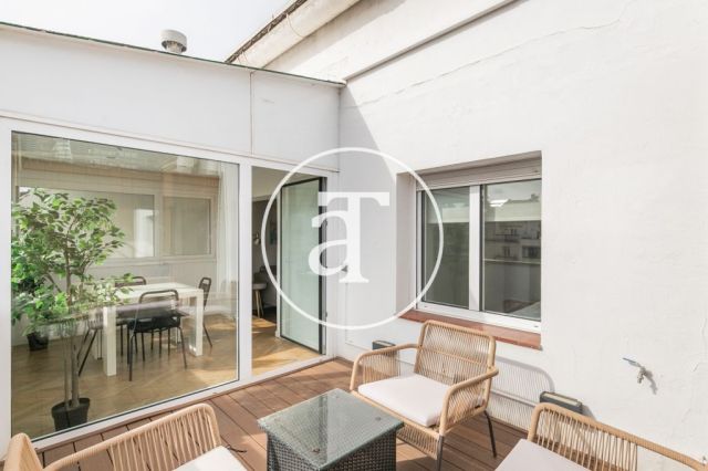 Location temporaire d'un penthouse avec 2 chambres et 2 salles de bain, meublé et proche du parc Turó. 6