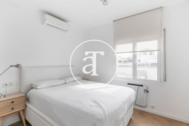 Location temporaire d'un penthouse avec 2 chambres et 2 salles de bain, meublé et proche du parc Turó. 20