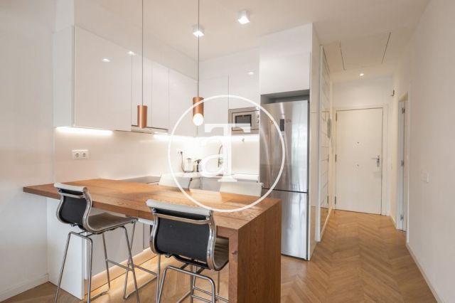 Location temporaire d'un penthouse avec 2 chambres et 2 salles de bain, meublé et proche du parc Turó. 15