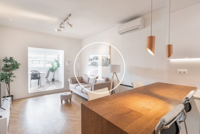 Location temporaire d'un penthouse avec 2 chambres et 2 salles de bain, meublé et proche du parc Turó.