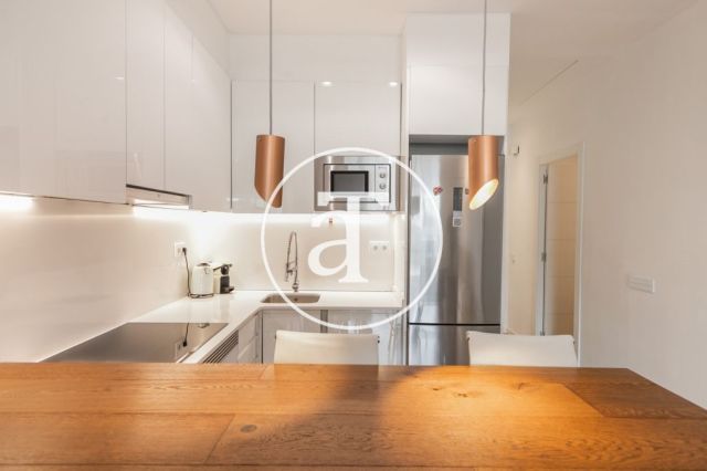 Location temporaire d'un penthouse avec 2 chambres et 2 salles de bain, meublé et proche du parc Turó. 17