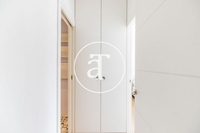 Location temporaire d'un penthouse avec 2 chambres et 2 salles de bain, meublé et proche du parc Turó. 19