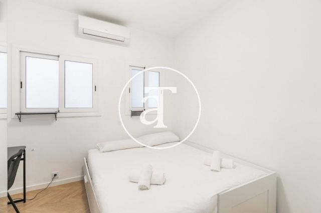 Location temporaire d'un penthouse avec 2 chambres et 2 salles de bain, meublé et proche du parc Turó. 27