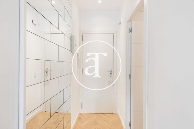 Location temporaire d'un penthouse avec 2 chambres et 2 salles de bain, meublé et proche du parc Turó. 26